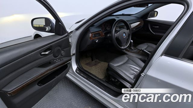 BMW 3-Series 2009 — photo 10