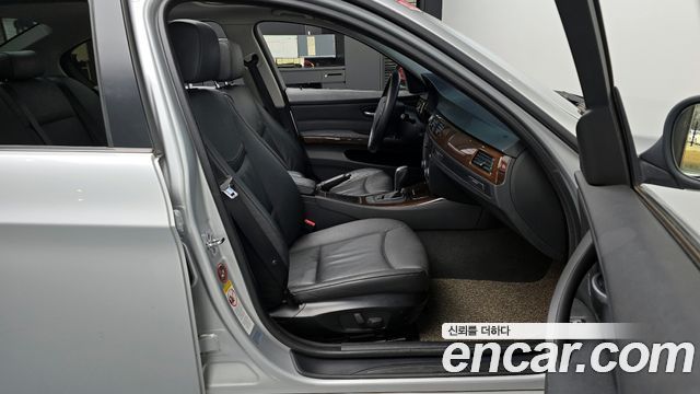 BMW 3-Series 2009 — photo 11
