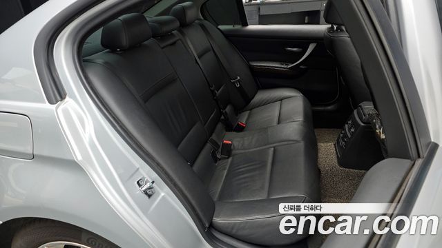 BMW 3-Series 2009 — photo 12