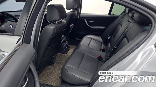 BMW 3-Series 2009 — photo 13