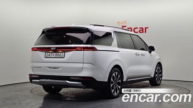 Kia Canival 2021 — photo 2