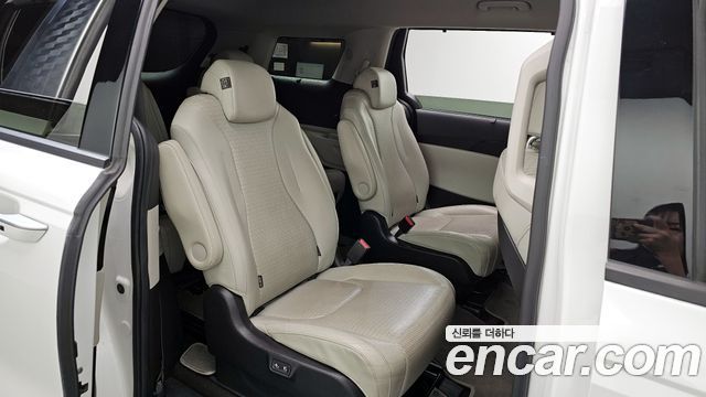 Kia Canival 2021 — photo 12