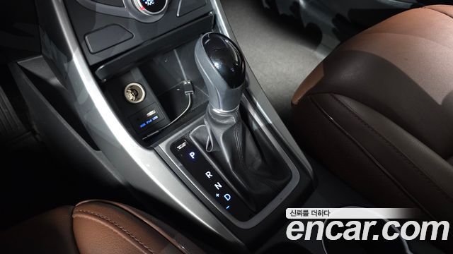 Hyundai AVANTE 2014 — photo 9