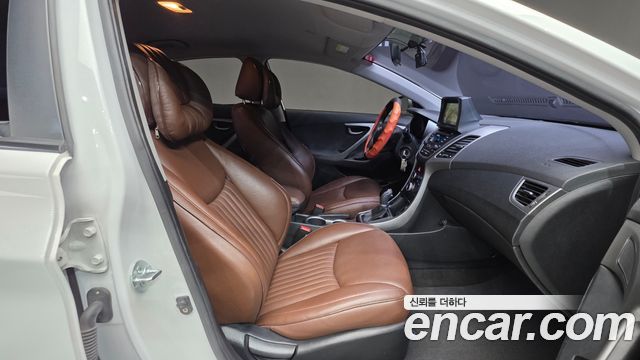 Hyundai AVANTE 2014 — photo 10