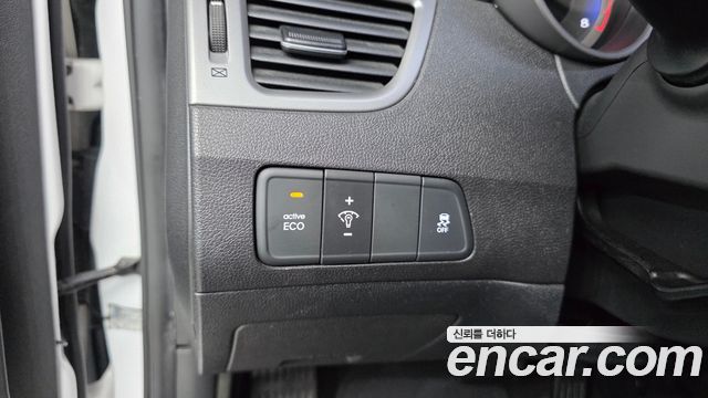 Hyundai AVANTE 2014 — photo 13