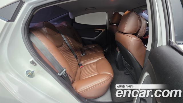 Hyundai AVANTE 2014 — photo 19