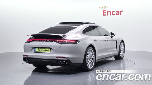 Porsche Panamera 2023 — photo 2