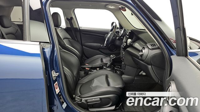 Mini Cooper 2018 — photo 11