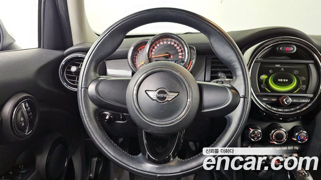 Mini Cooper 2018 — photo 13