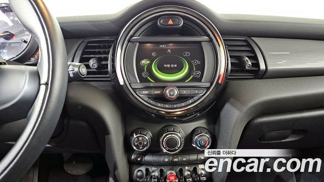 Mini Cooper 2018 — photo 16