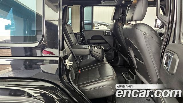 Jeep Wrangler 2022 — photo 12