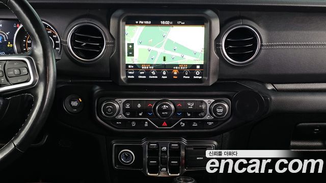 Jeep Wrangler 2022 — photo 14