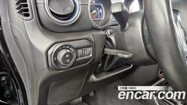 Jeep Wrangler 2022 — photo 18