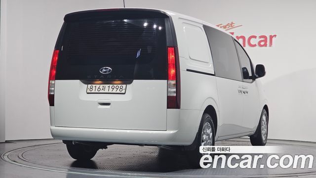 Hyundai Staria 2022 — photo 2