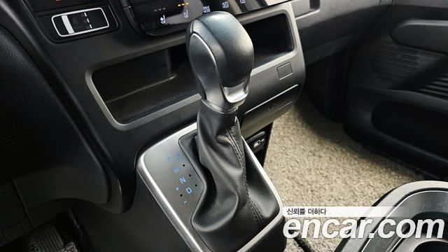 Hyundai Staria 2022 — photo 9