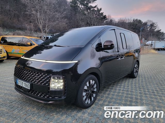 Hyundai Staria 2022 — photo 1
