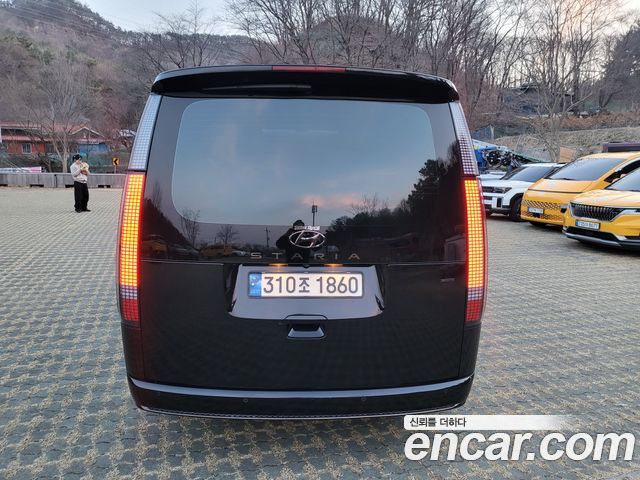 Hyundai Staria 2022 — photo 3