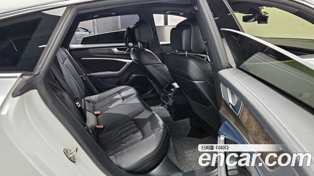 Audi A7 2020 — photo 11