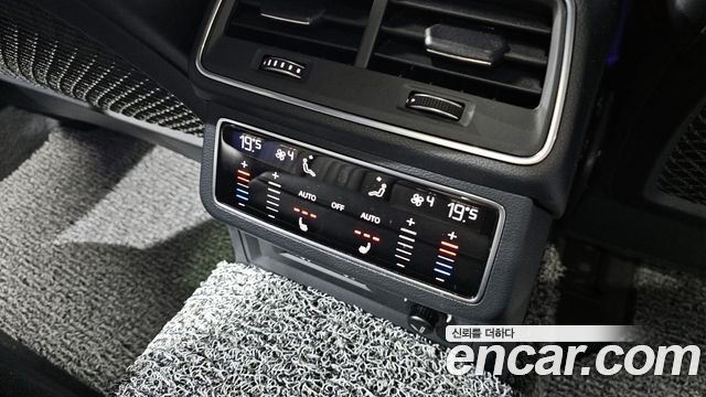 Audi A7 2020 — photo 17