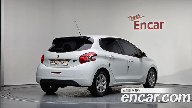 Peugeot 208 2016 — photo 2
