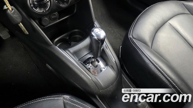 Peugeot 208 2016 — photo 9