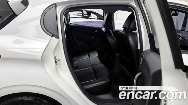 Peugeot 208 2016 — photo 12