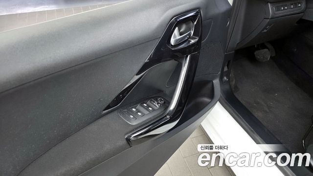 Peugeot 208 2016 — photo 17