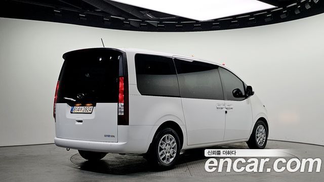 Hyundai Staria 2022 — photo 2