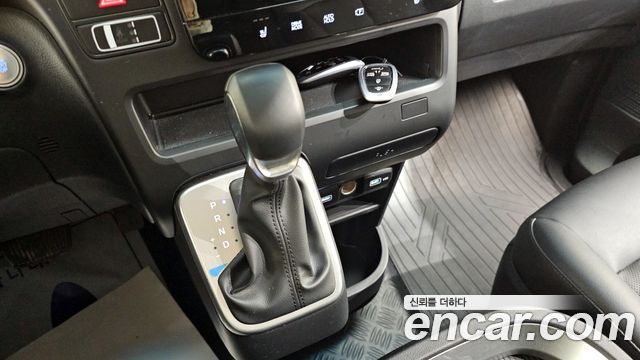 Hyundai Staria 2022 — photo 9