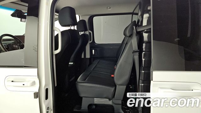 Hyundai Staria 2022 — photo 11