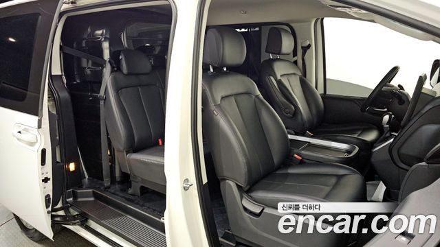Hyundai Staria 2022 — photo 12