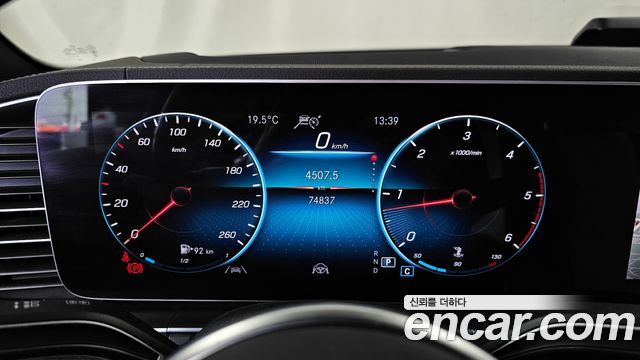 Mercedes-Benz GLE-Class 2023 — photo 8