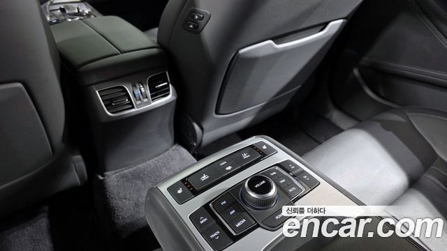Genesis G80 2017 — photo 18