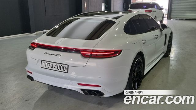 Porsche Panamera 2020 — photo 2