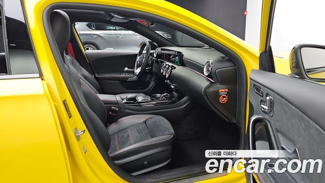 Mercedes-Benz A-Class 2023 — photo 10