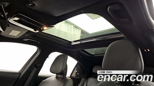 Mercedes-Benz C-Class 2022 — photo 18