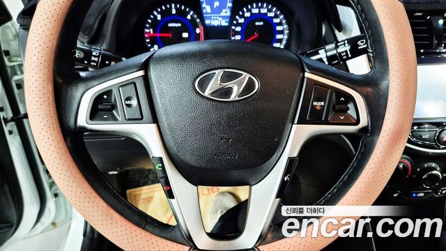 Hyundai Accent 2013 — photo 8