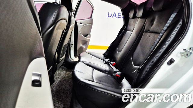 Hyundai Accent 2013 — photo 12
