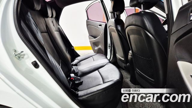 Hyundai Accent 2013 — photo 13