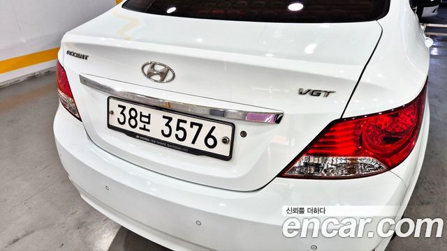 Hyundai Accent 2013 — photo 17