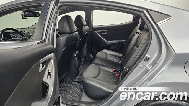 Hyundai AVANTE 2014 — photo 11