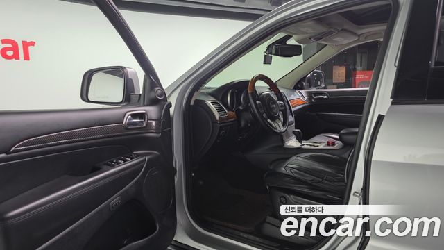 Jeep Cherokee 2011 — photo 10