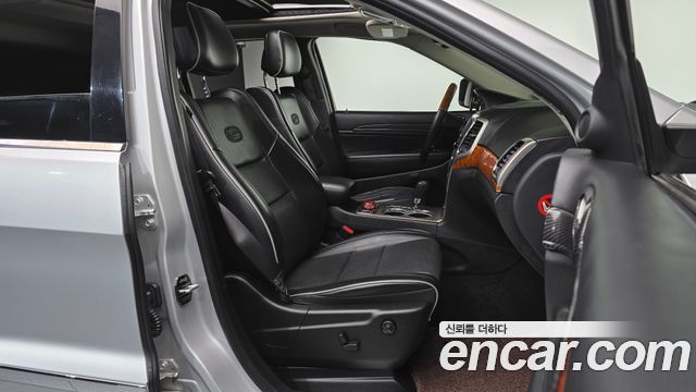 Jeep Cherokee 2011 — photo 11