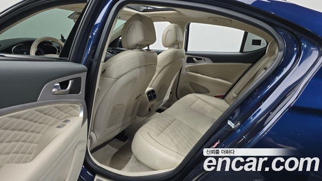 Genesis G70 2019 — photo 12