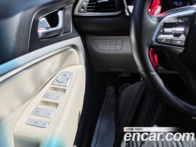 Genesis G70 2019 — photo 14