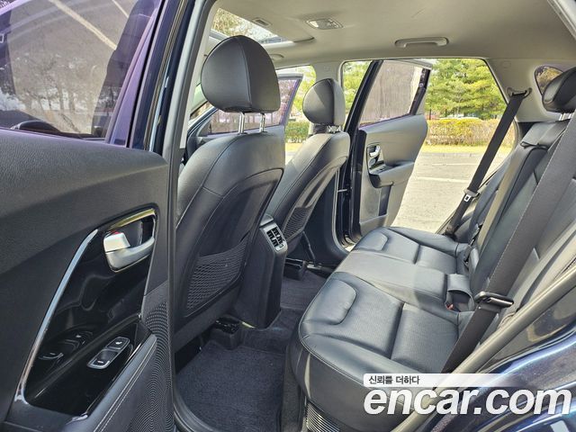Kia Niro 2017 — photo 11