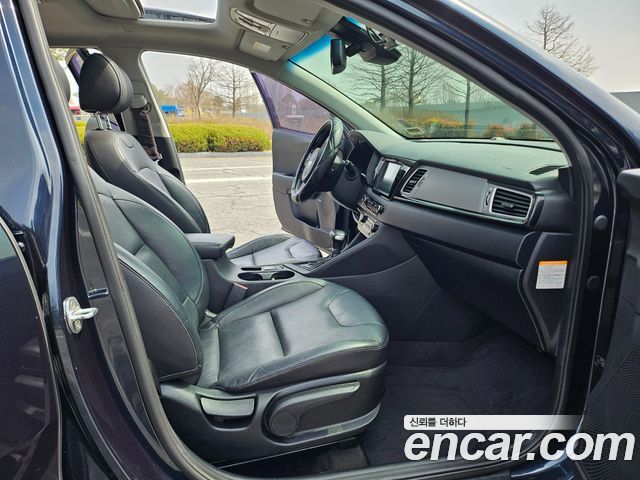 Kia Niro 2017 — photo 14
