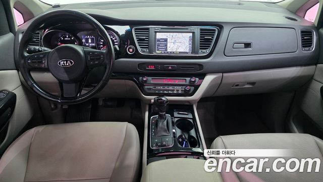 Kia Canival 2015 — photo 7
