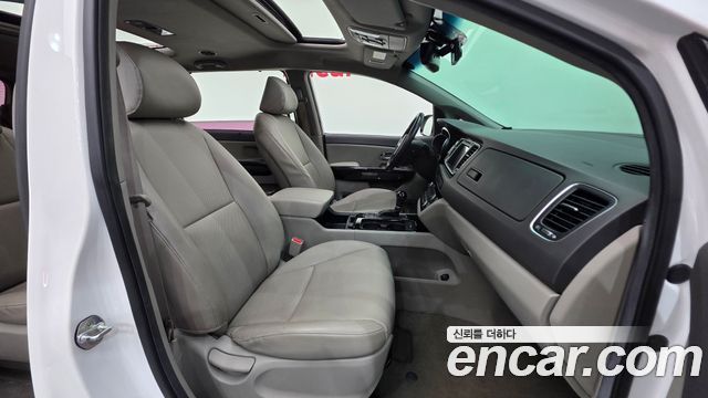 Kia Canival 2015 — photo 10