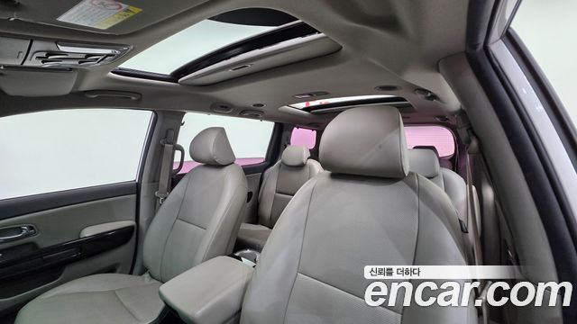 Kia Canival 2015 — photo 11